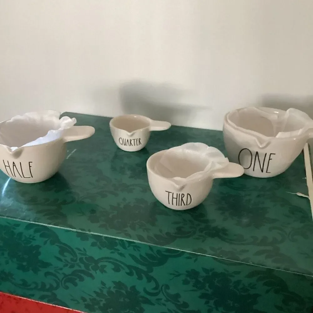 Rae Dunn Set of 4 Measuring Cups with Handle